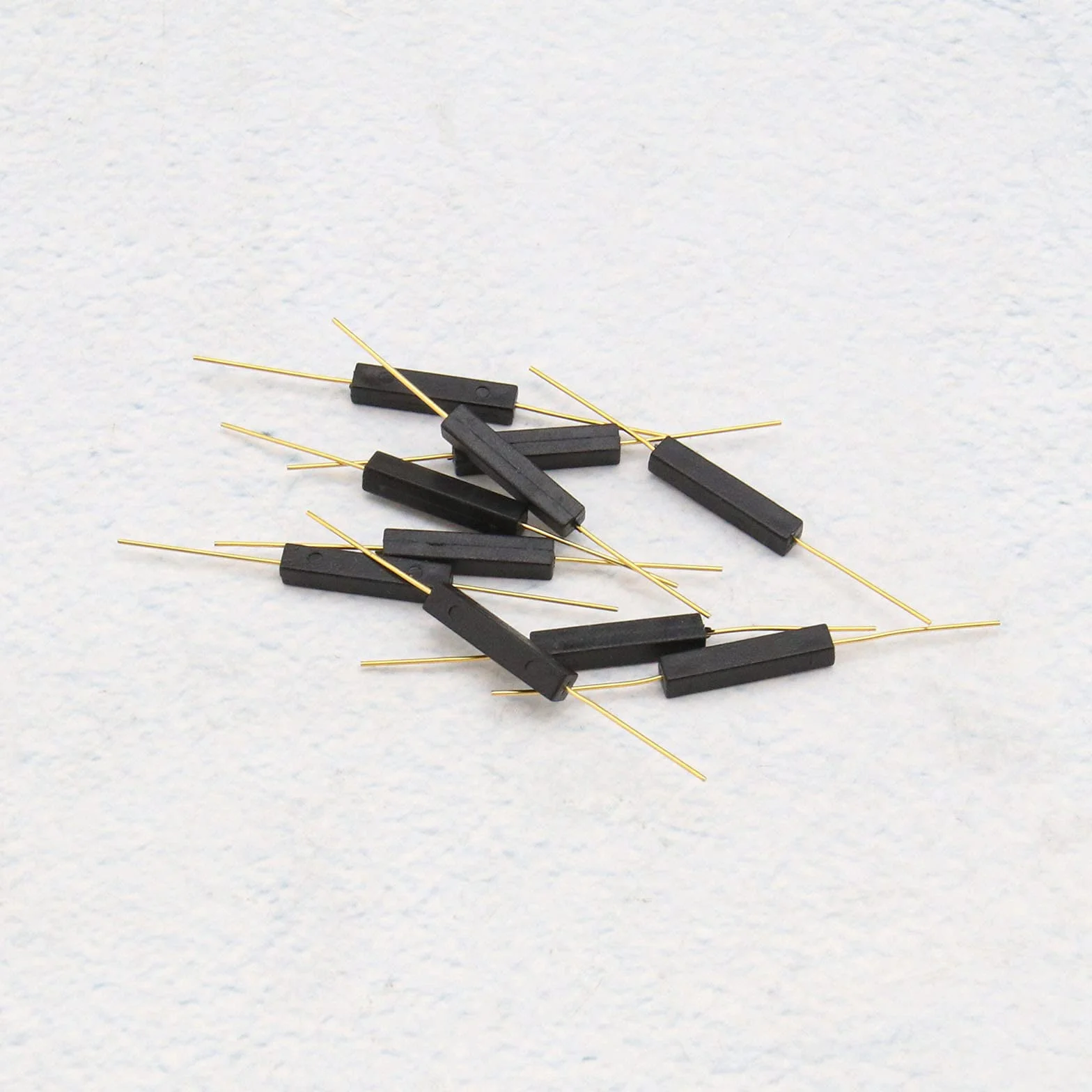 Przełącznik trzcinowy normalnie otwarty magnetyczny 100 V 2,5 x 14 mm do bieżni