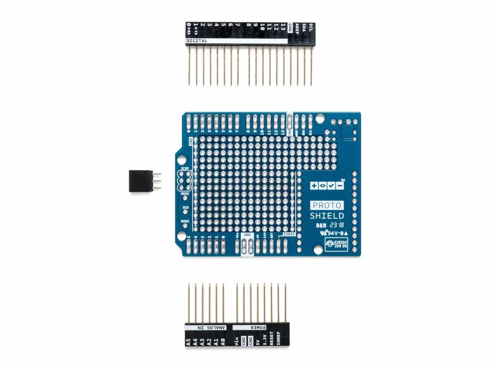 Arduino Proto Shield REV3 UNO Size [TSX00083] – Płytka prototypowa Arduino REV3 w rozmiarze UNO, idealna do łatwego tworzenia prototypów i eksperymentowania z układami elektronicznymi.