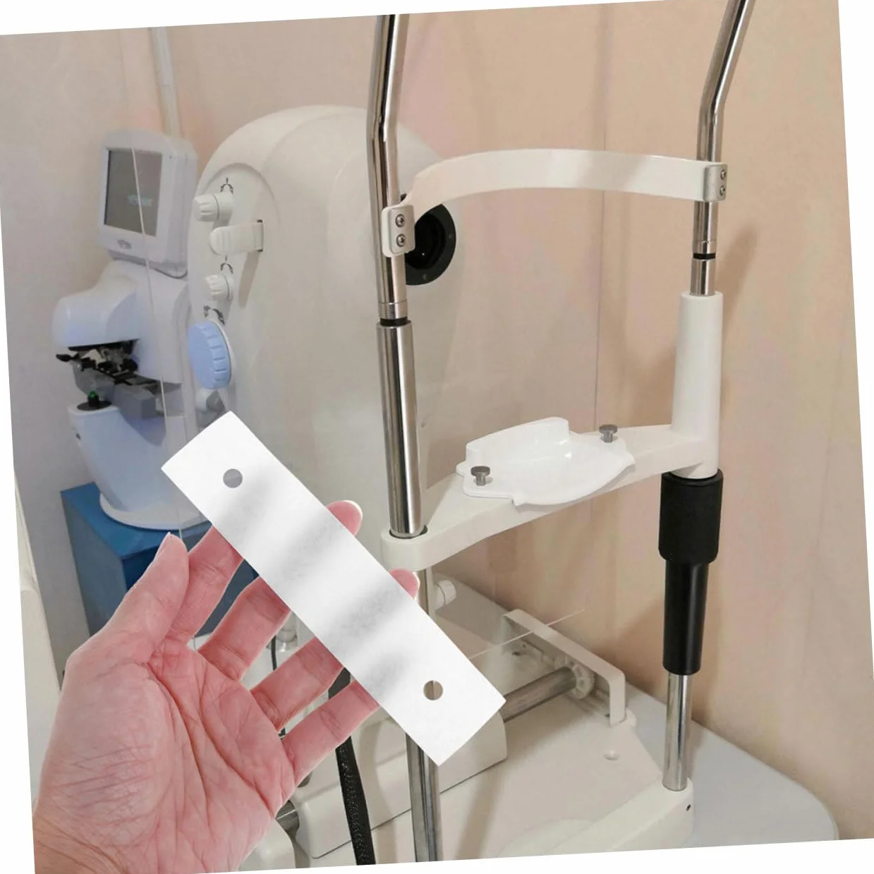 Papieru Ochronnego Podpórkę pod Podbródek Do Sprzętu Optycznego Ergonomiczny Kształt Bezpieczny i Wygodny Arkuszy Każdej Paczce Idealny dla Gabinetów Optometrycznych