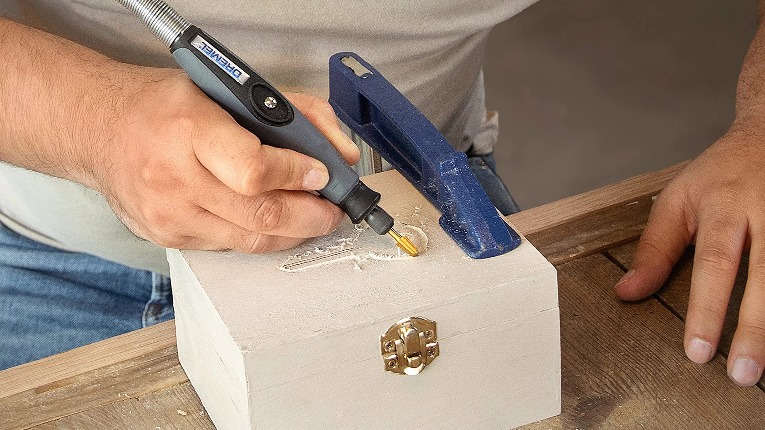 Dremel MAX Wytrzymały frez szybkotnący (117DM) 2 powlekane tytanem wytrzymałe frezy do rzeźbienia i grawerowania, 6,4 mm, maksymalna żywotność