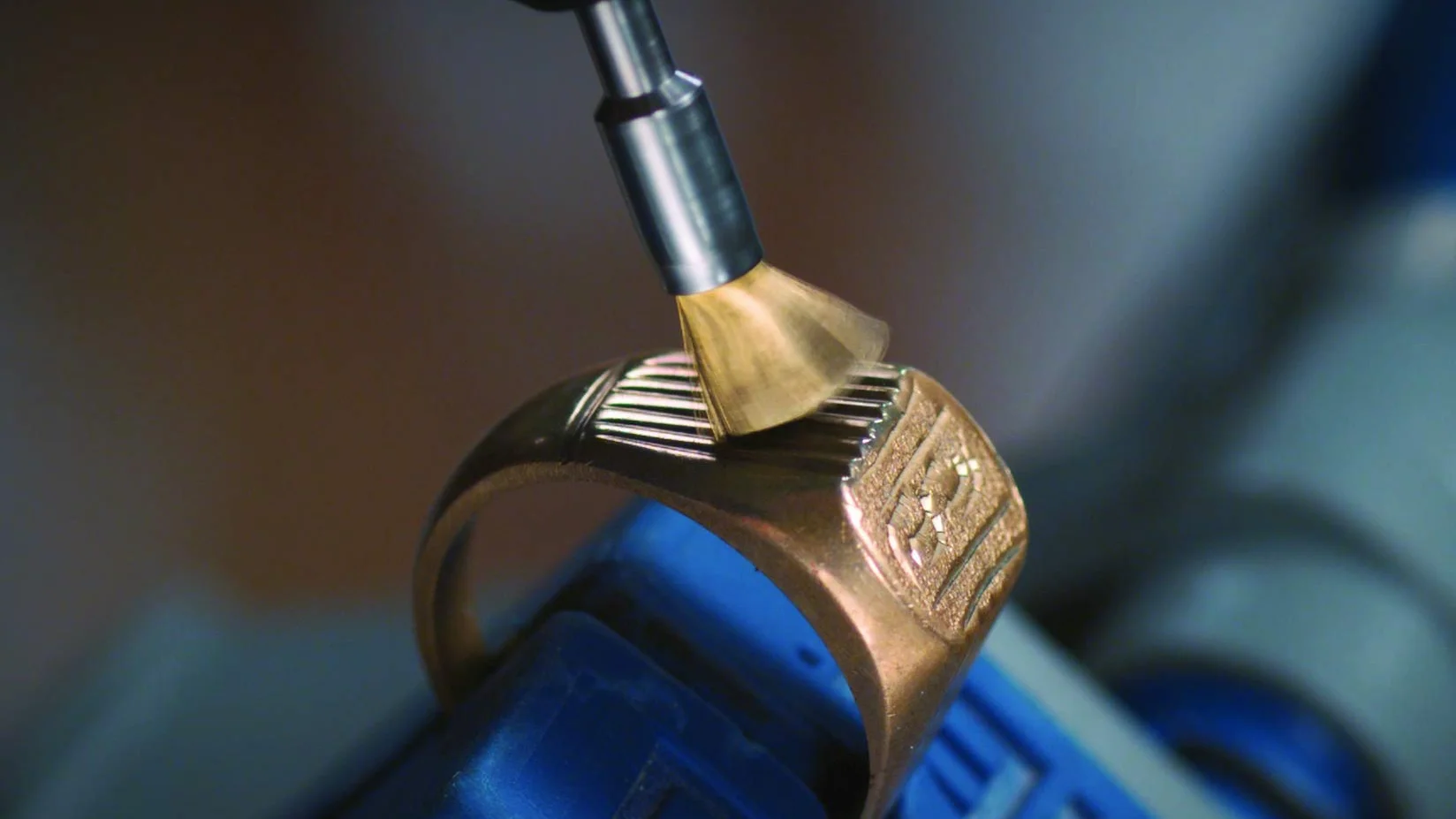 Dremel 537 szczotka mosiężna, zestaw akcesoriów: 2 szczotki (3,2 mm) do czyszczenia miękkich metali, takich jak złoto, brąz lub miedź