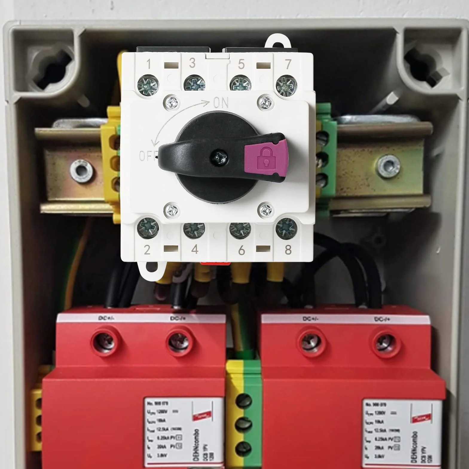 DEWIN Przełącznik izolujący DC 4P 1000V 32A do systemu paneli słonecznych