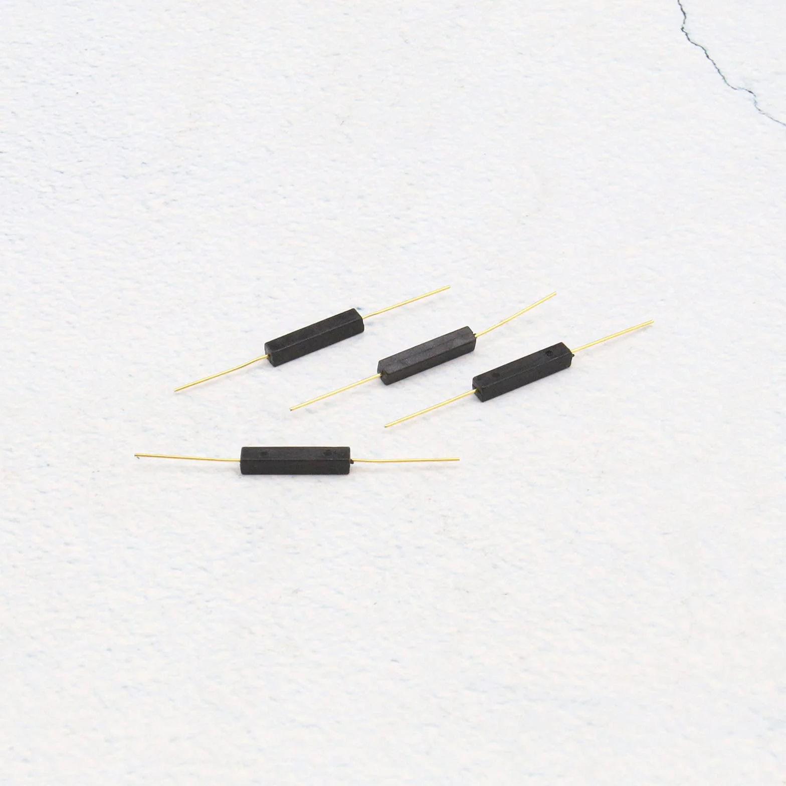 Przełącznik trzcinowy normalnie otwarty magnetyczny 100 V 2,5 x 14 mm do bieżni