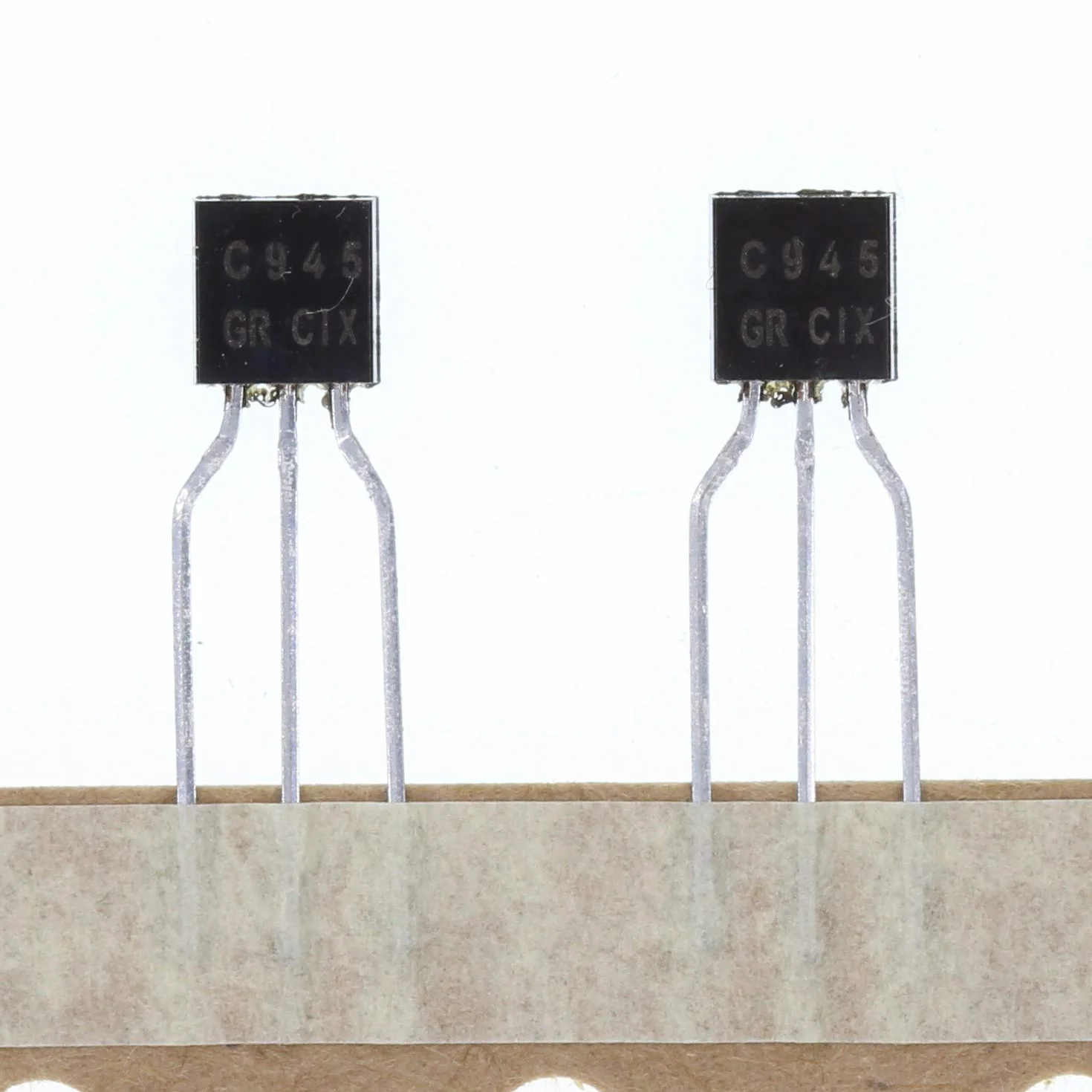 20 szt. 2SC945GR 2SC945 NPN tranzystor TO-92 40 V 150 MA 400 mW oznaczenie C945