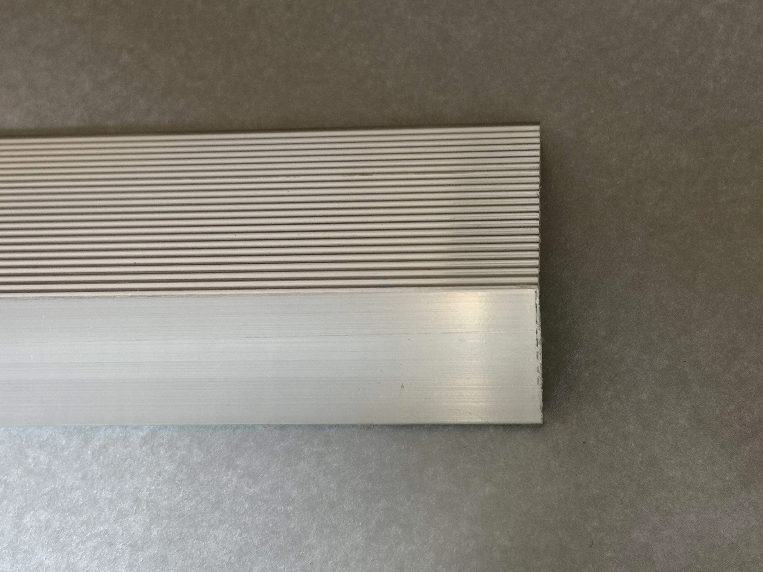 Aluminiowy kątownik schodów ryflowany antypoślizgowy 200 cm 50 x 20 x 3,5 mm