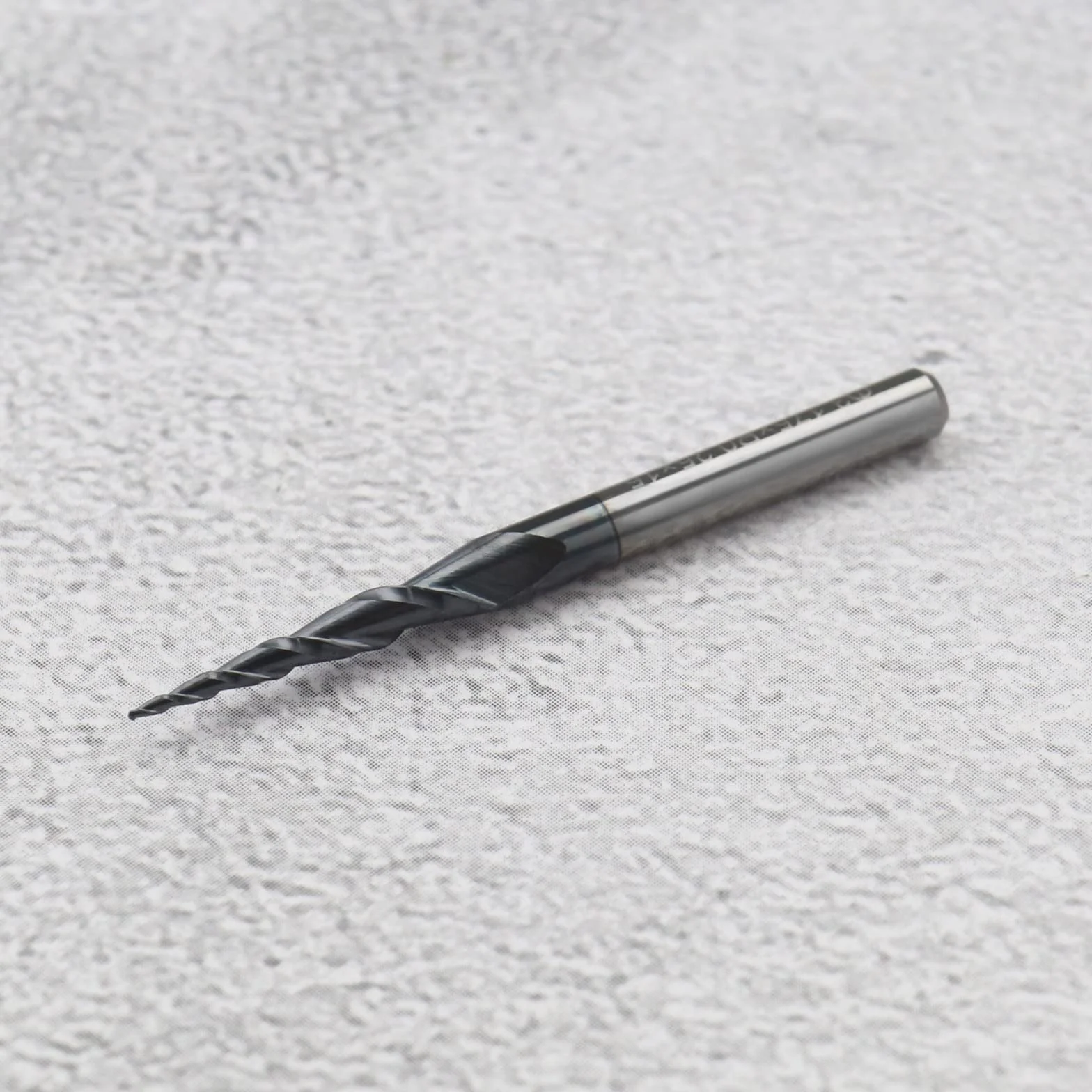 Zwężany frez z końcówką kulową z końcówką kulową 0,25 mm, solidny węglik wolframu, 2 rowki, powlekane TiAIN, narzędzie do grawerowania CNC, trzpień 1/8 cala do centrów obróbki CNC