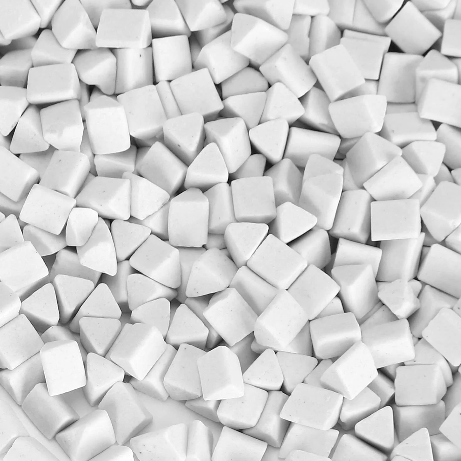 Polerowanie materiałów ściernych materiały dla majsterkowiczów mała ceramiczna skała uchylna siatka wypełniająca media trójkąt ścierne granulki ceramiczne dla Bowlder