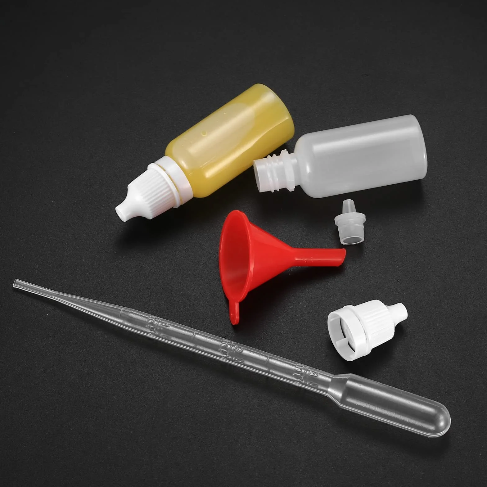 Plastikowe butelki z nakrętką 15 ml, puste, wyciskane do olejek eterycznych, z lejkami/pipetami transferowymi i naklejką, 20 sztuk