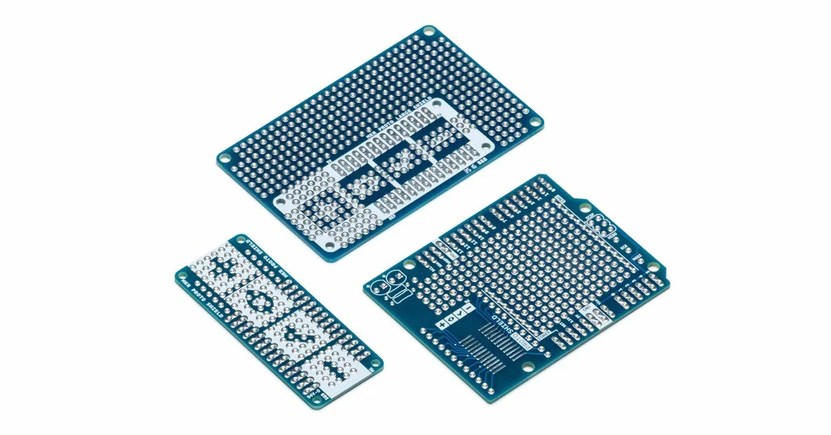 Arduino Proto Shield REV3 UNO Size [TSX00083] – Płytka prototypowa Arduino REV3 w rozmiarze UNO, idealna do łatwego tworzenia prototypów i eksperymentowania z układami elektronicznymi.