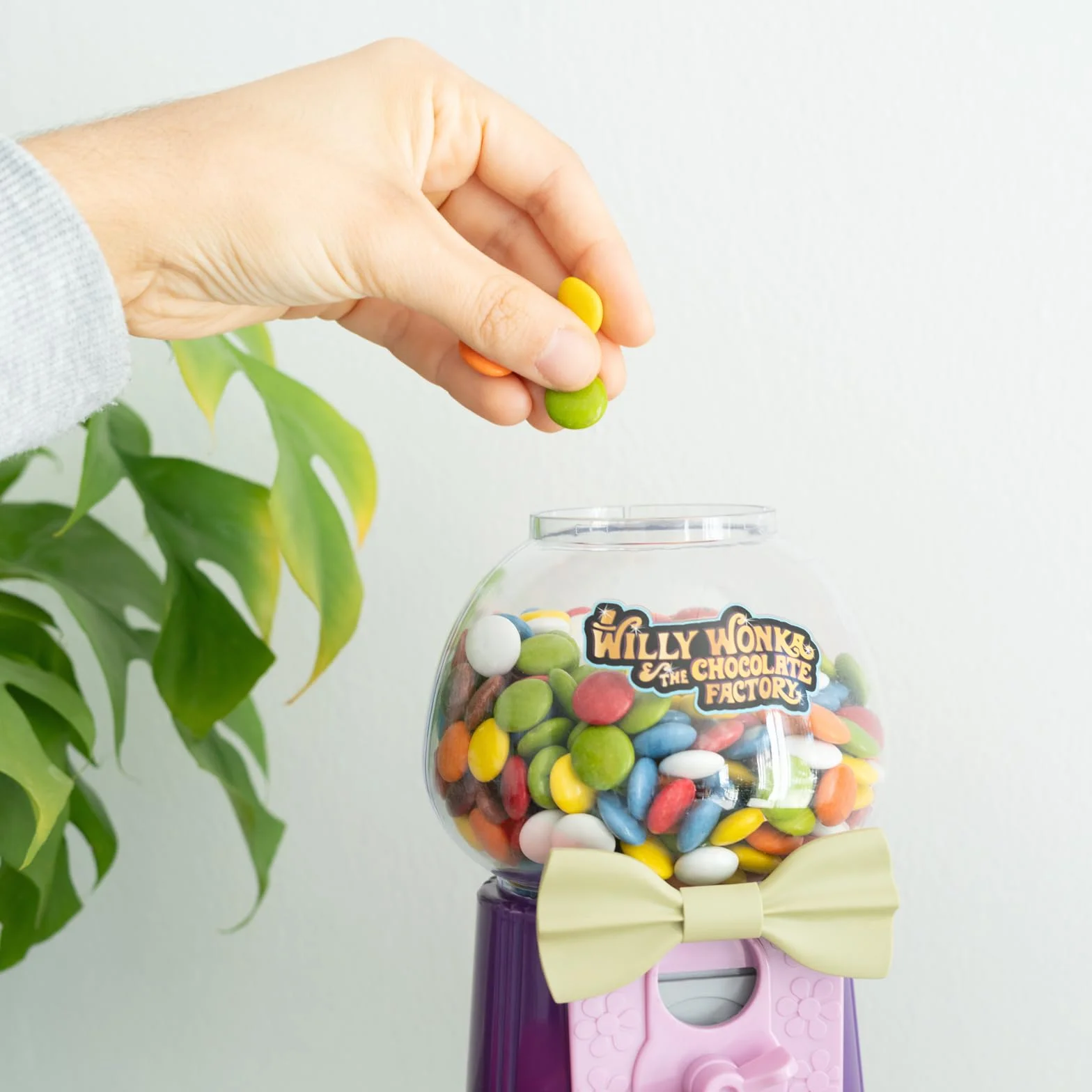 Grupo Erik Willy Wonka Gumball Machine | Willy Wonka & The Chocolate Factory automat | 25,4 x 12,6 x 12,6 cm | Wonka Złoty bilet, fioletowy