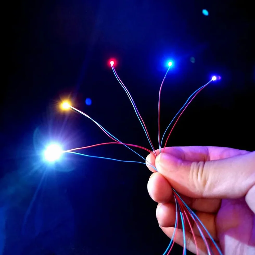 45 szt. 0805 9 kolorów niebieski żółty czerwony biały ciepły biały zielony pomarańczowy uv różowy SMD mikro 20 mA diody LED lutowana mini dioda LED z przewodami mikro-żyłowymi o długości 30