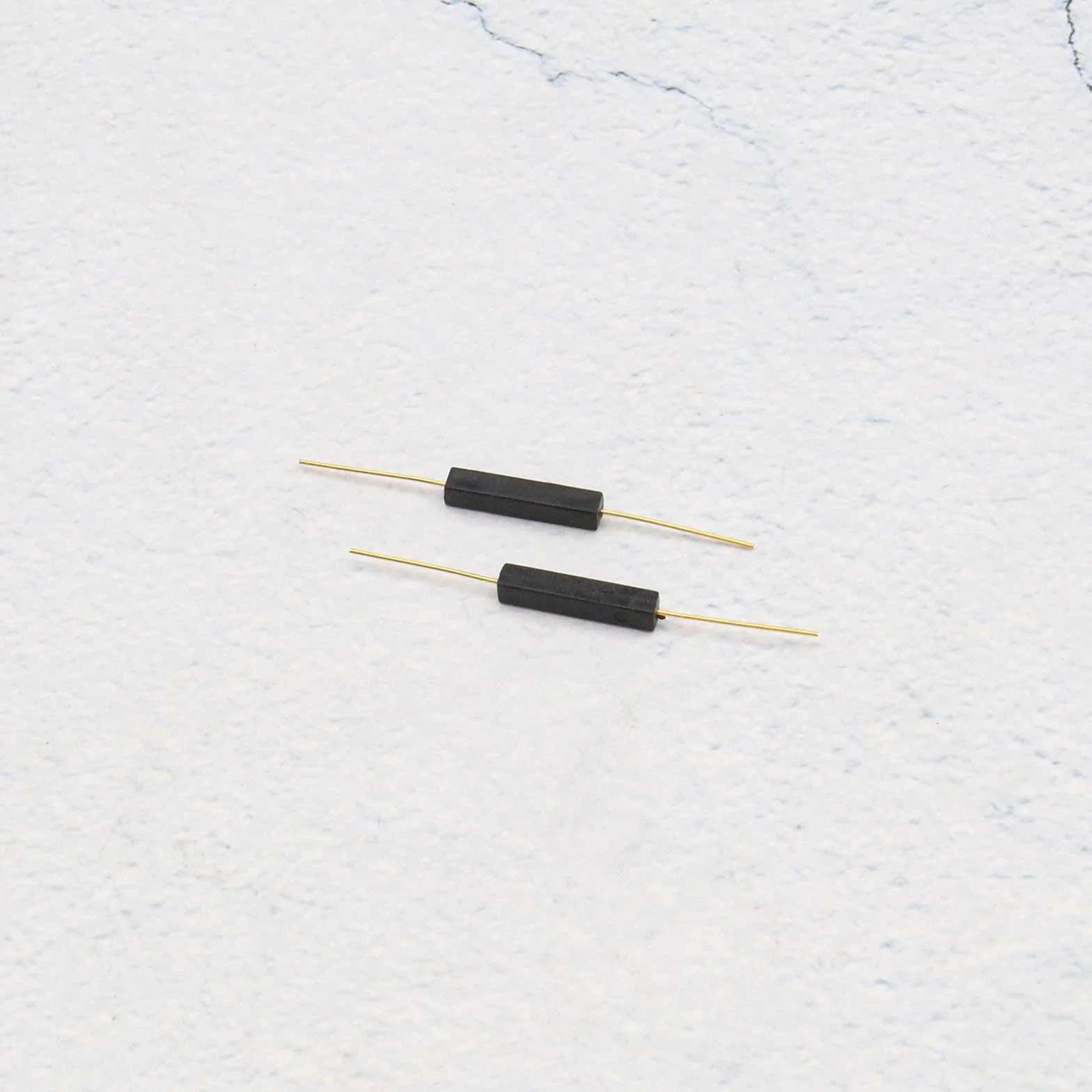 Przełącznik trzcinowy normalnie otwarty magnetyczny 100 V 2,5 x 14 mm do bieżni